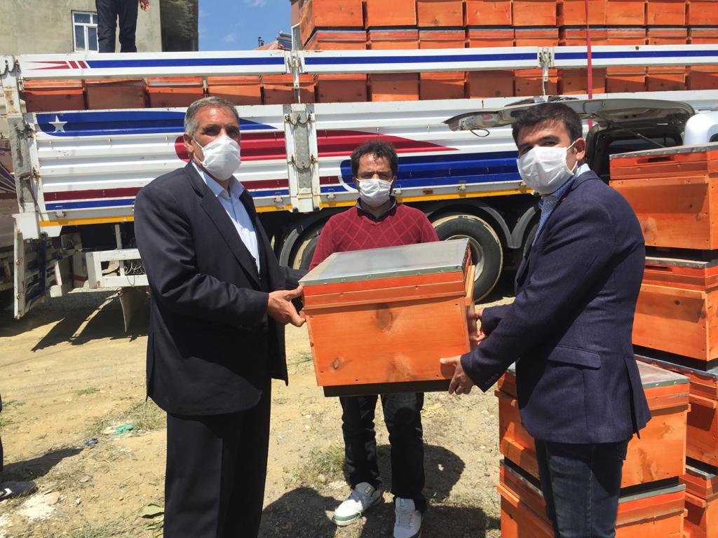 Sincikli Arıcılara Organik Kovan Desteği