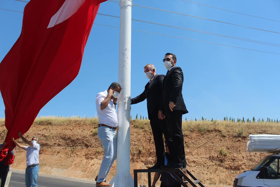 KAHTA GİRİŞİNE DEV TÜRK BAYRAĞI
