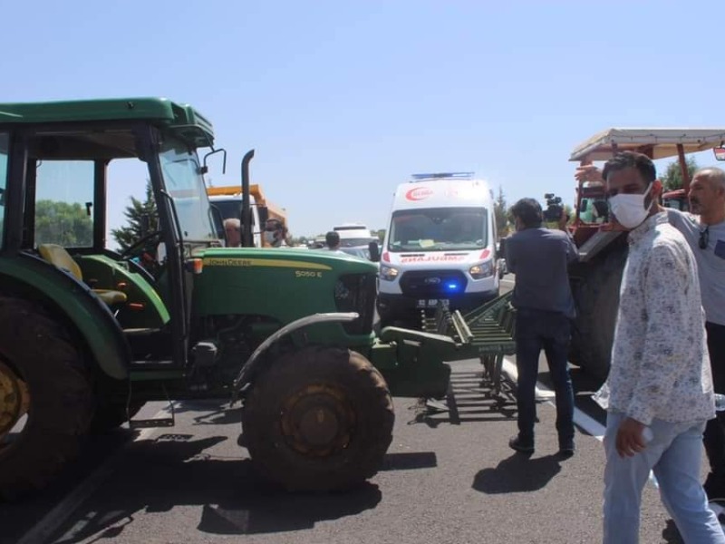 EYLEMCİLER AMBULANSA YOL VERMEYİNCE DOĞUM YOLDA OLDU