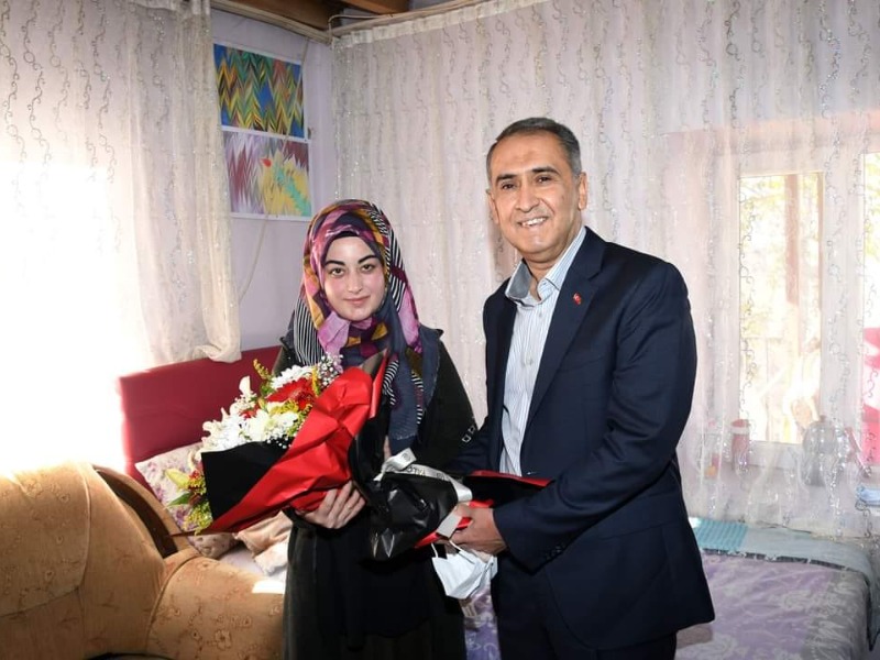 Vali Mahmut Çuhadar'dan Özel Yeteneğe Anlamlı Ziyaret