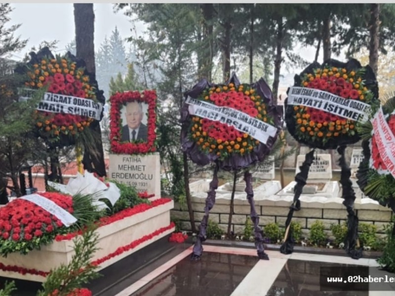 Merhum Mehmet Erdemoğlu Mezarı Başında Dualarla Anıldı